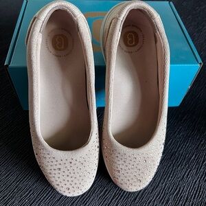 Goldenbright Beige Women's Shoe Size 6